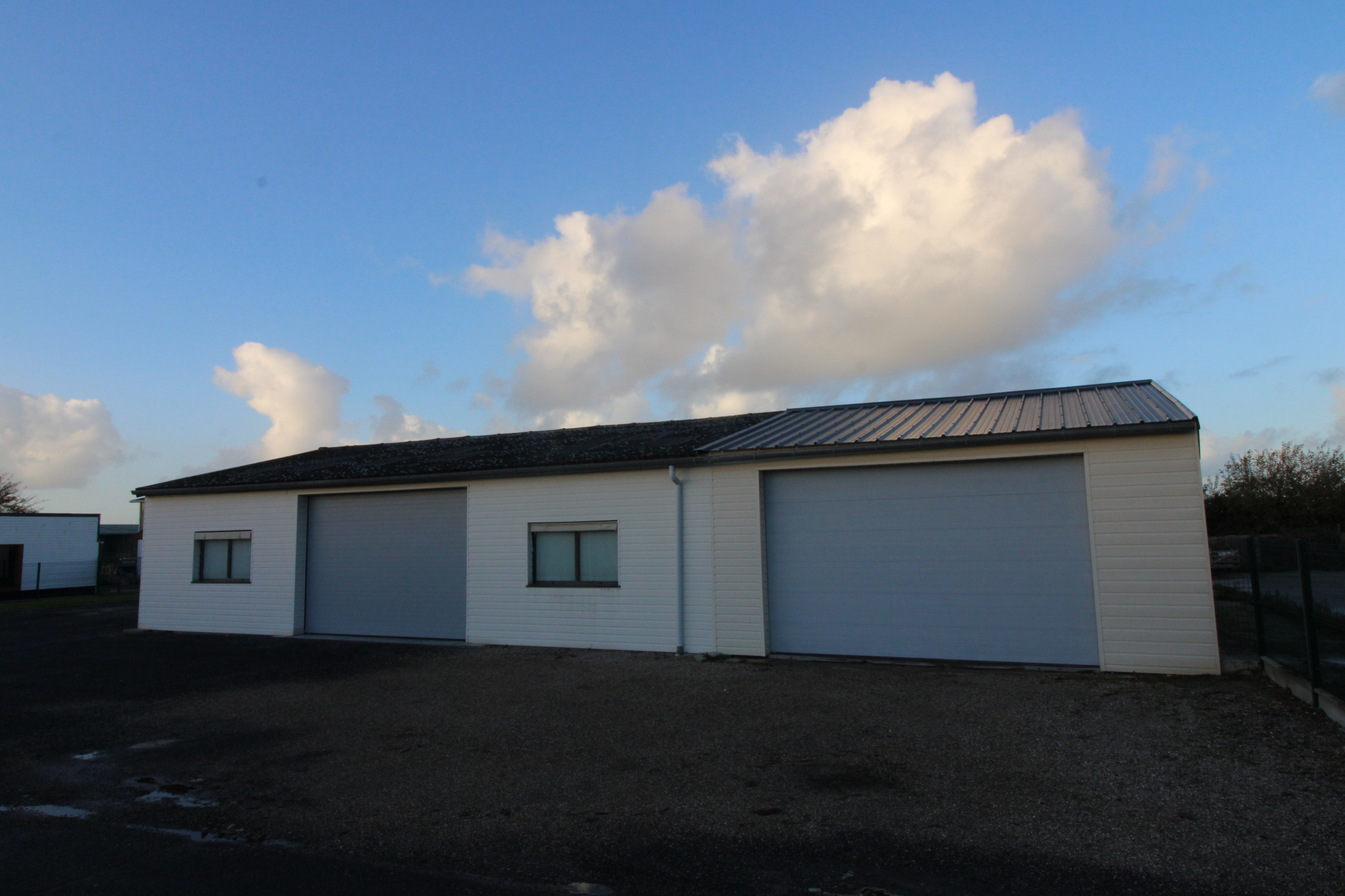 INVESTISSEMENT LOCATIF : Bâtiment Industriel Loué