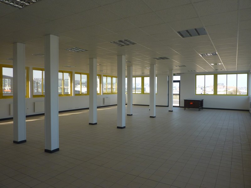 LOCAL COMMERCIAL OU PROFESSIONNEL AVEC PARKING