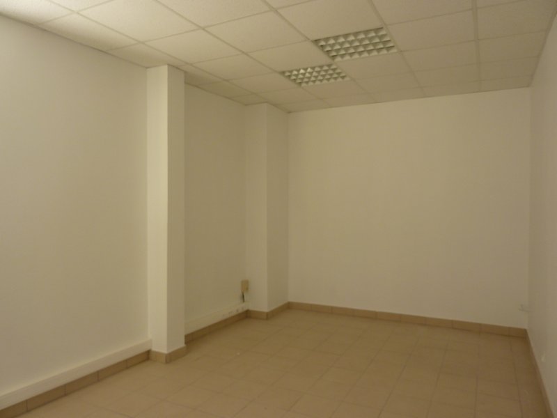 LOCAL COMMERCIAL OU PROFESSIONNEL AVEC PARKING