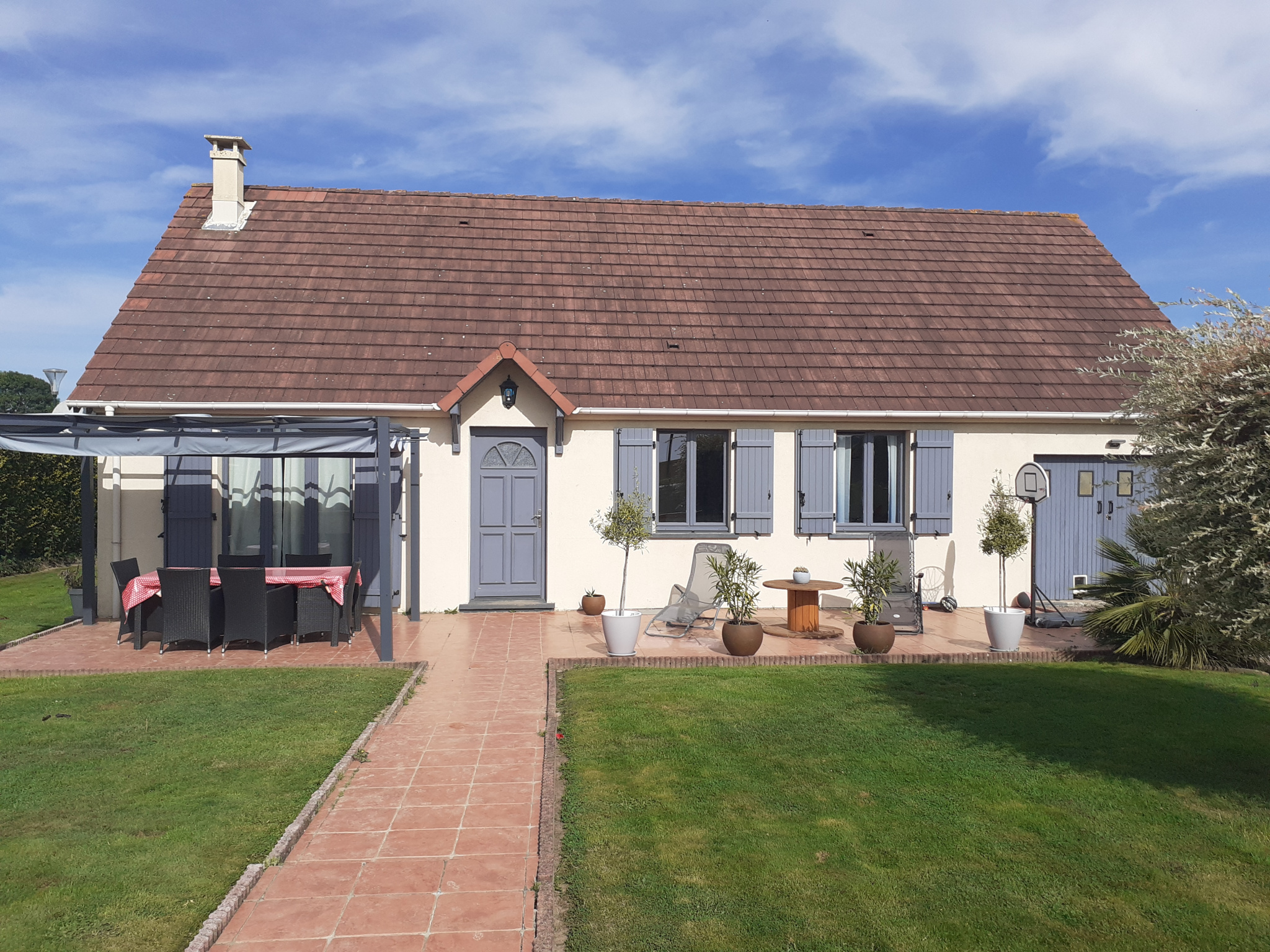 PAVILLON DE PLAIN PIED TRES SOIGNE  - ENTRE OFFRANVILLE ET L