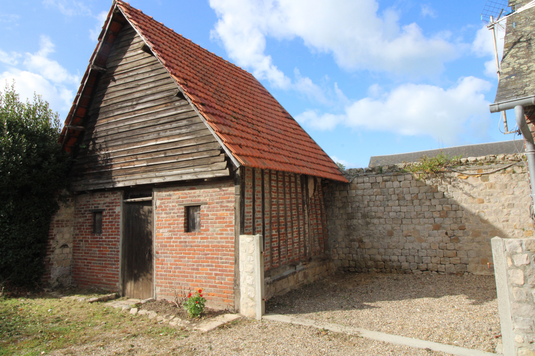 VILLAGE DE BORD DE MER, MAISON ANCIENNE A RENOVER