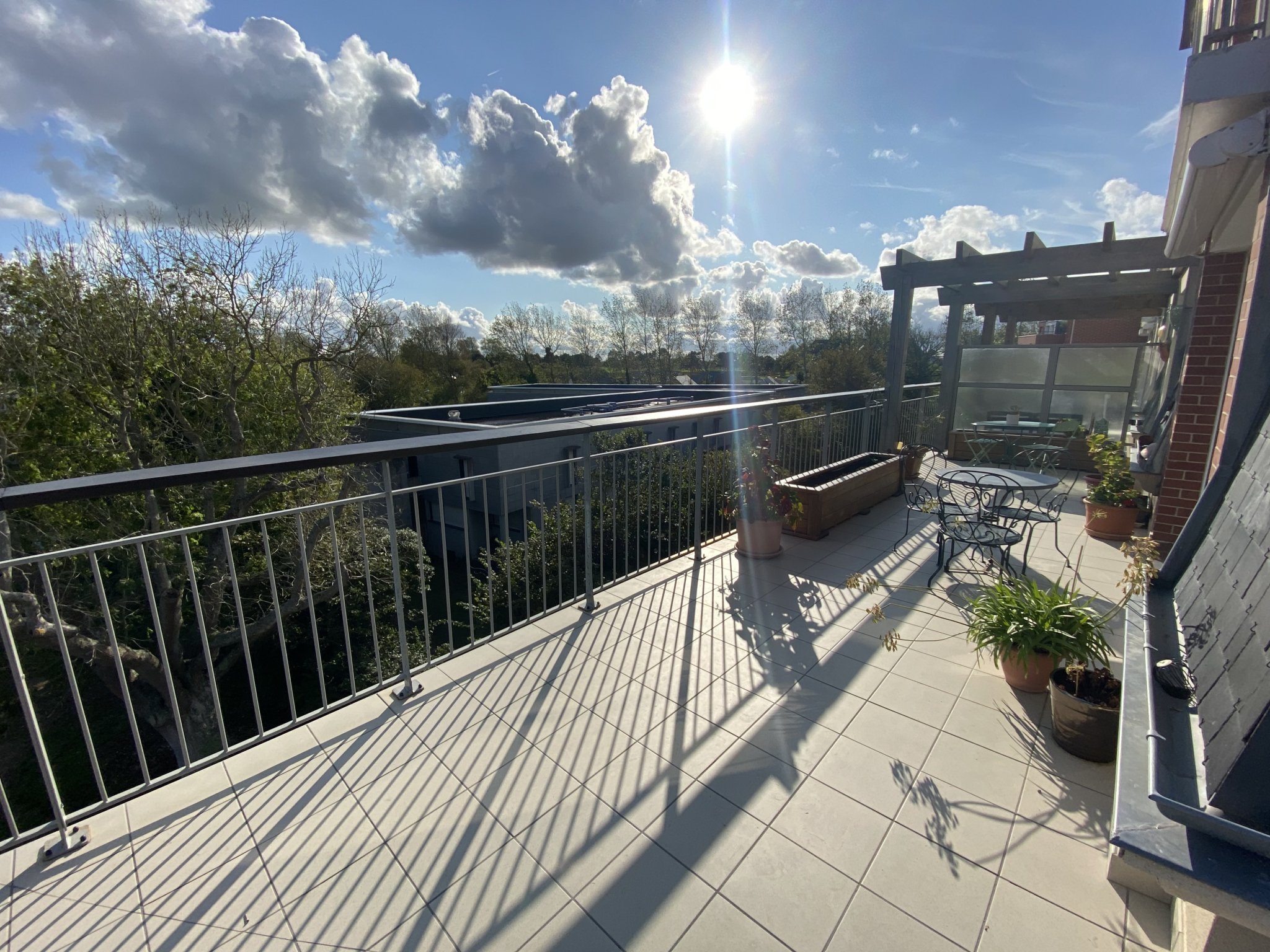 APPARTEMENT F4 ~124 m2  DANS UNE RESIDENCE AVEC ASCENSEUR A