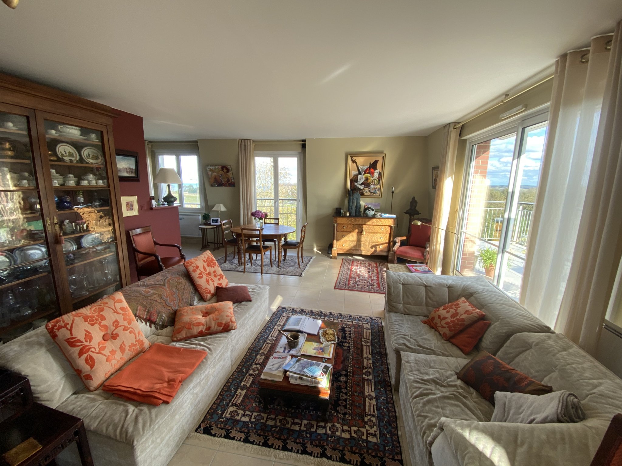 APPARTEMENT F4 ~124 m2  DANS UNE RESIDENCE AVEC ASCENSEUR A