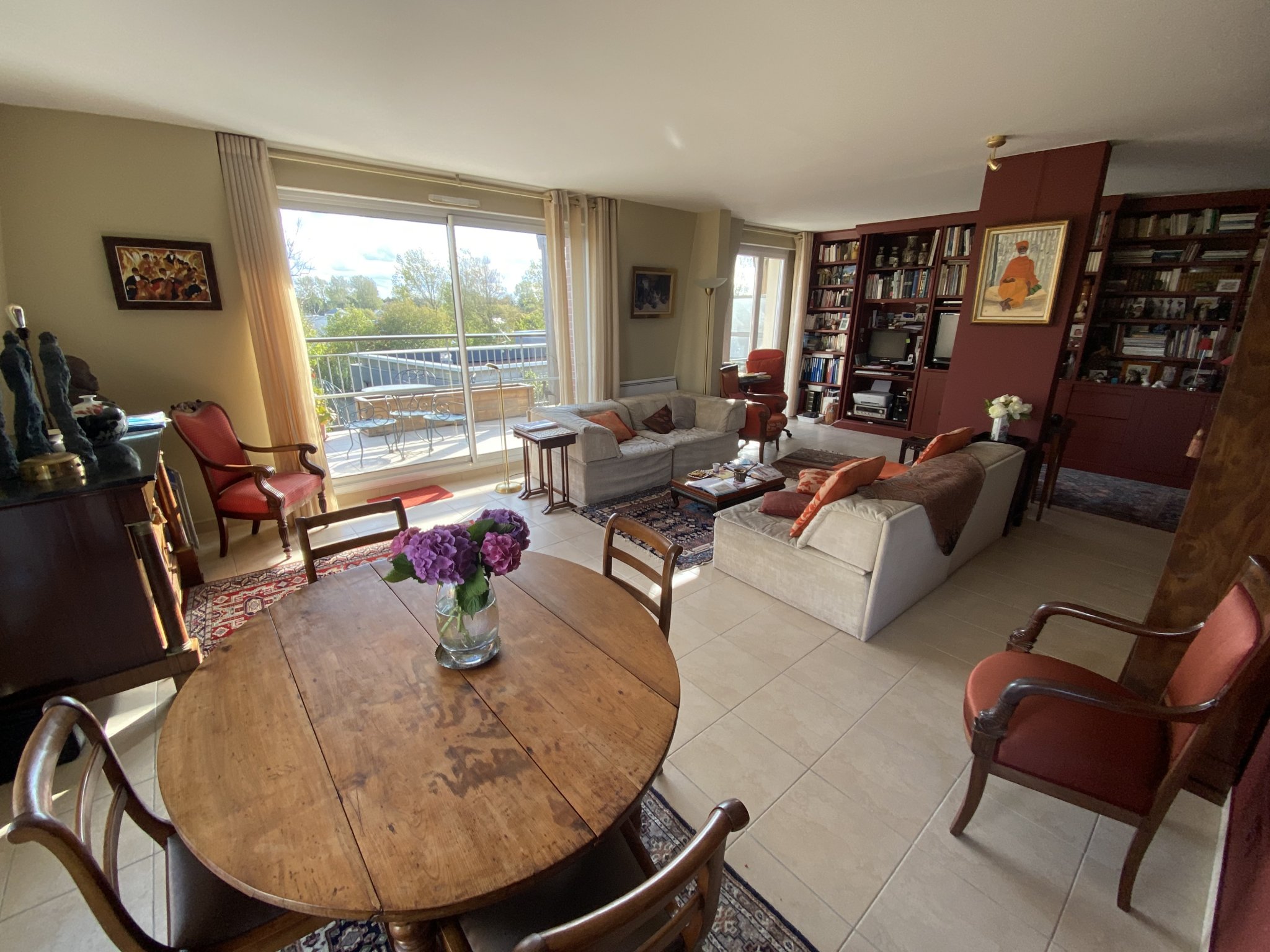 APPARTEMENT F4 ~124 m2  DANS UNE RESIDENCE AVEC ASCENSEUR A