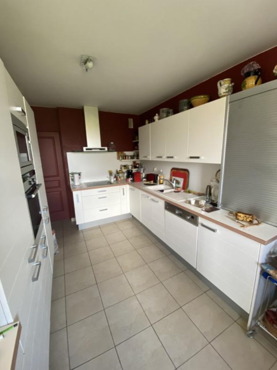 APPARTEMENT F4 ~124 m2  DANS UNE RESIDENCE AVEC ASCENSEUR A