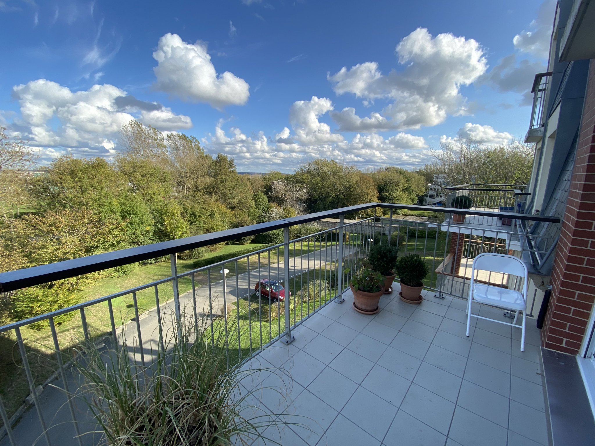 APPARTEMENT F4 ~124 m2  DANS UNE RESIDENCE AVEC ASCENSEUR A