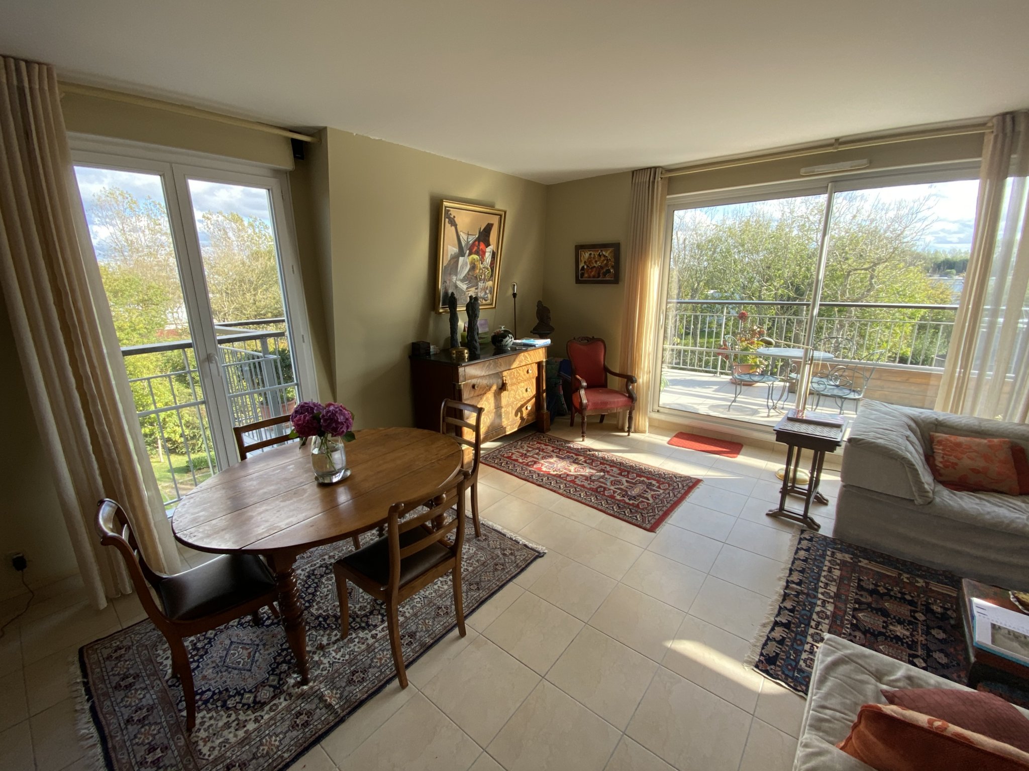 APPARTEMENT F4 ~124 m2  DANS UNE RESIDENCE AVEC ASCENSEUR A