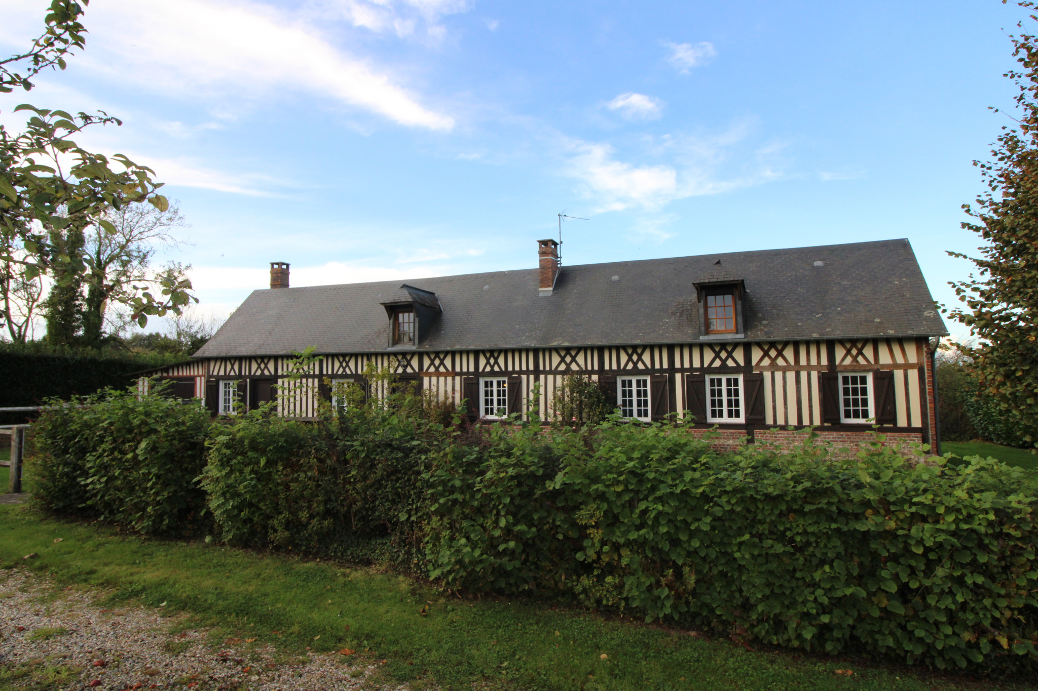5 MINUTES DE LUNERAY, BELLE MAISON NORMANDE OFFRANT 6 CHAMBR