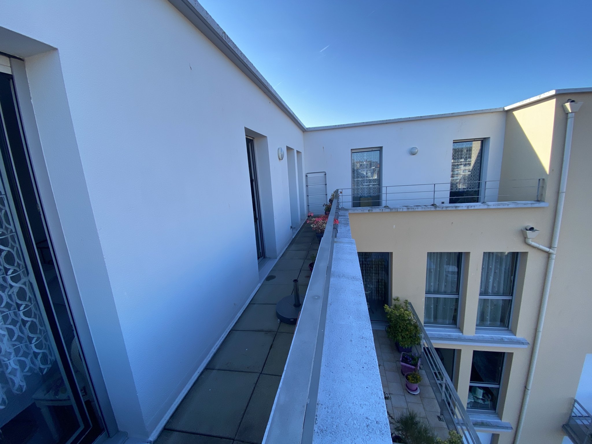 APPARTEMENT AVEC ASCENSEUR ET TERRASSE