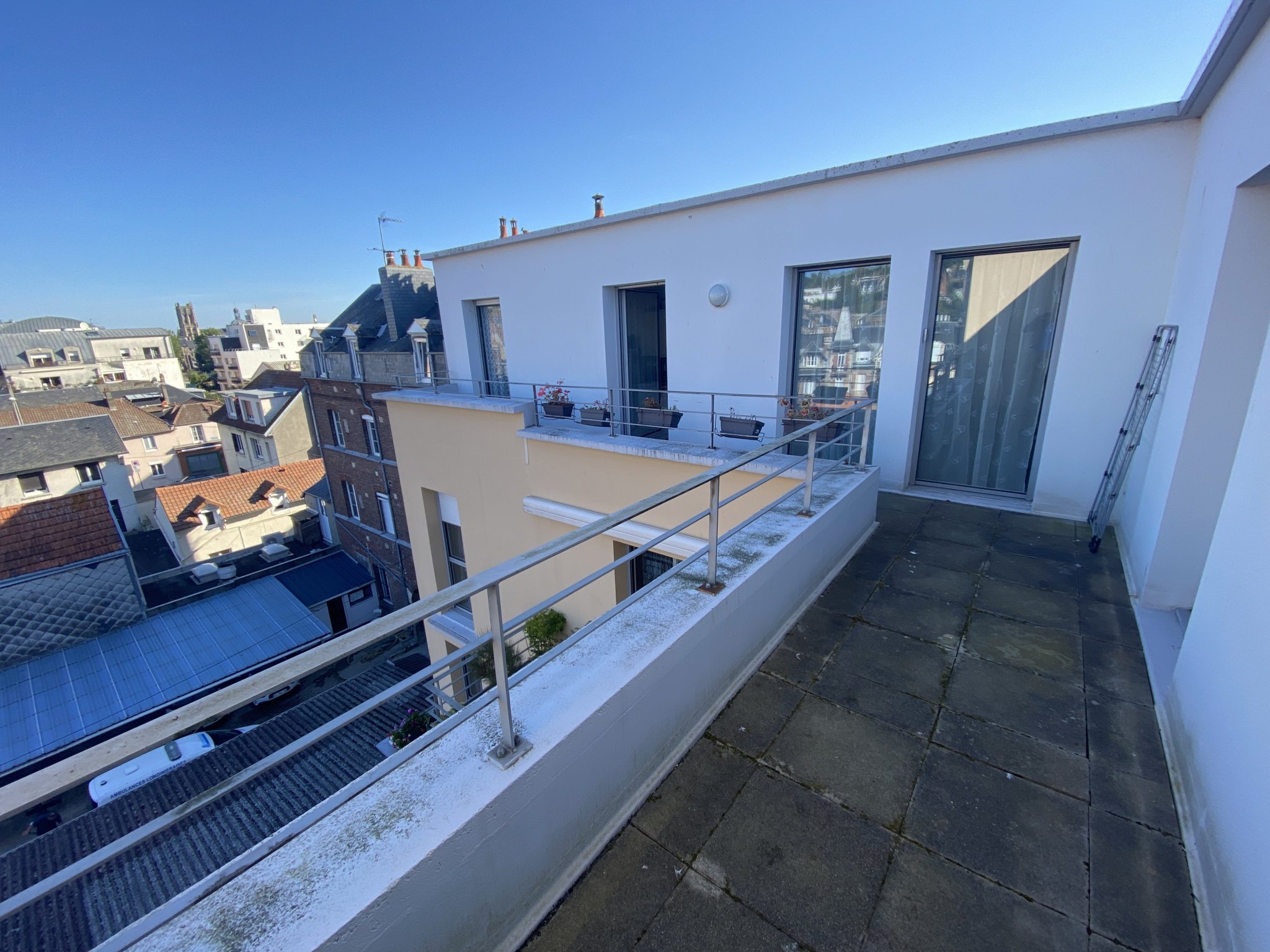 APPARTEMENT AVEC ASCENSEUR ET TERRASSE