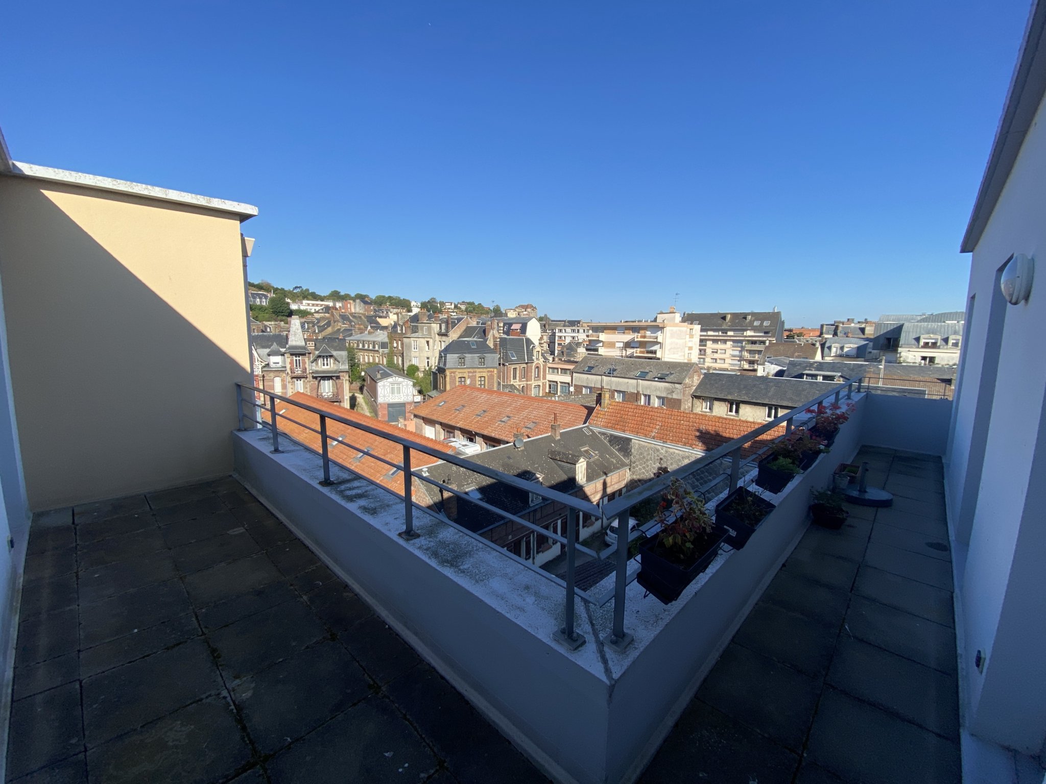 APPARTEMENT AVEC ASCENSEUR ET TERRASSE
