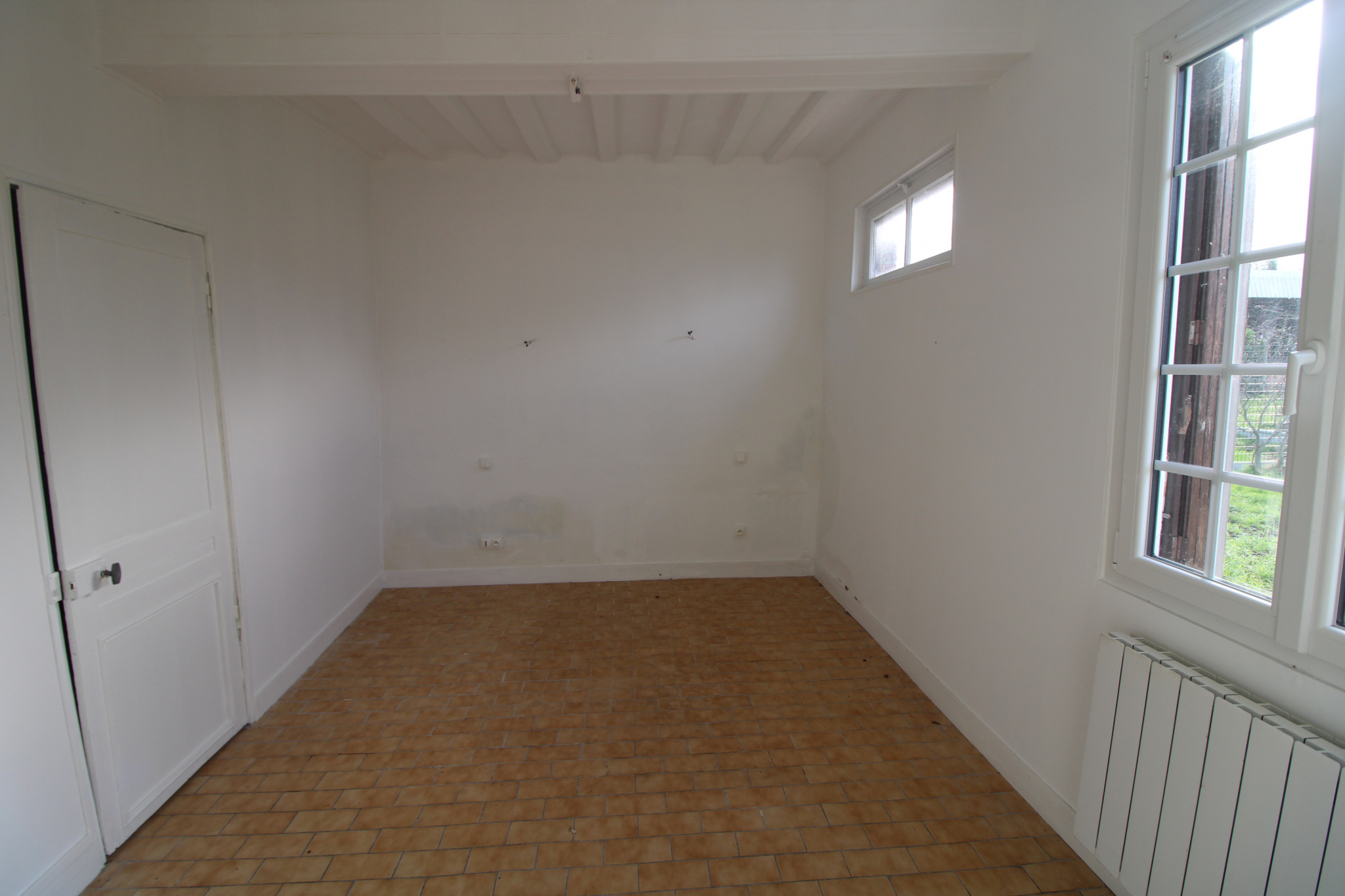 Exclusivité : Plein centre du bourg tous commerces de LUNERA