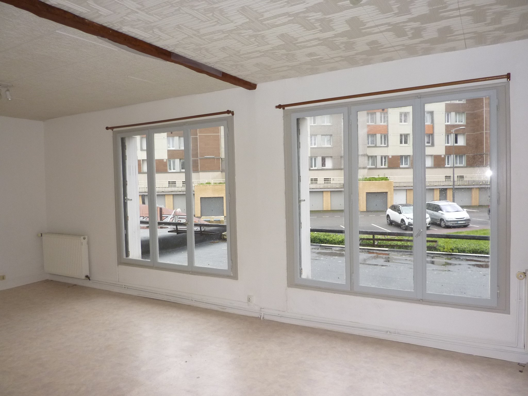 LOCAL COMMERCIAL JANVAL RUE COMMERCANTE