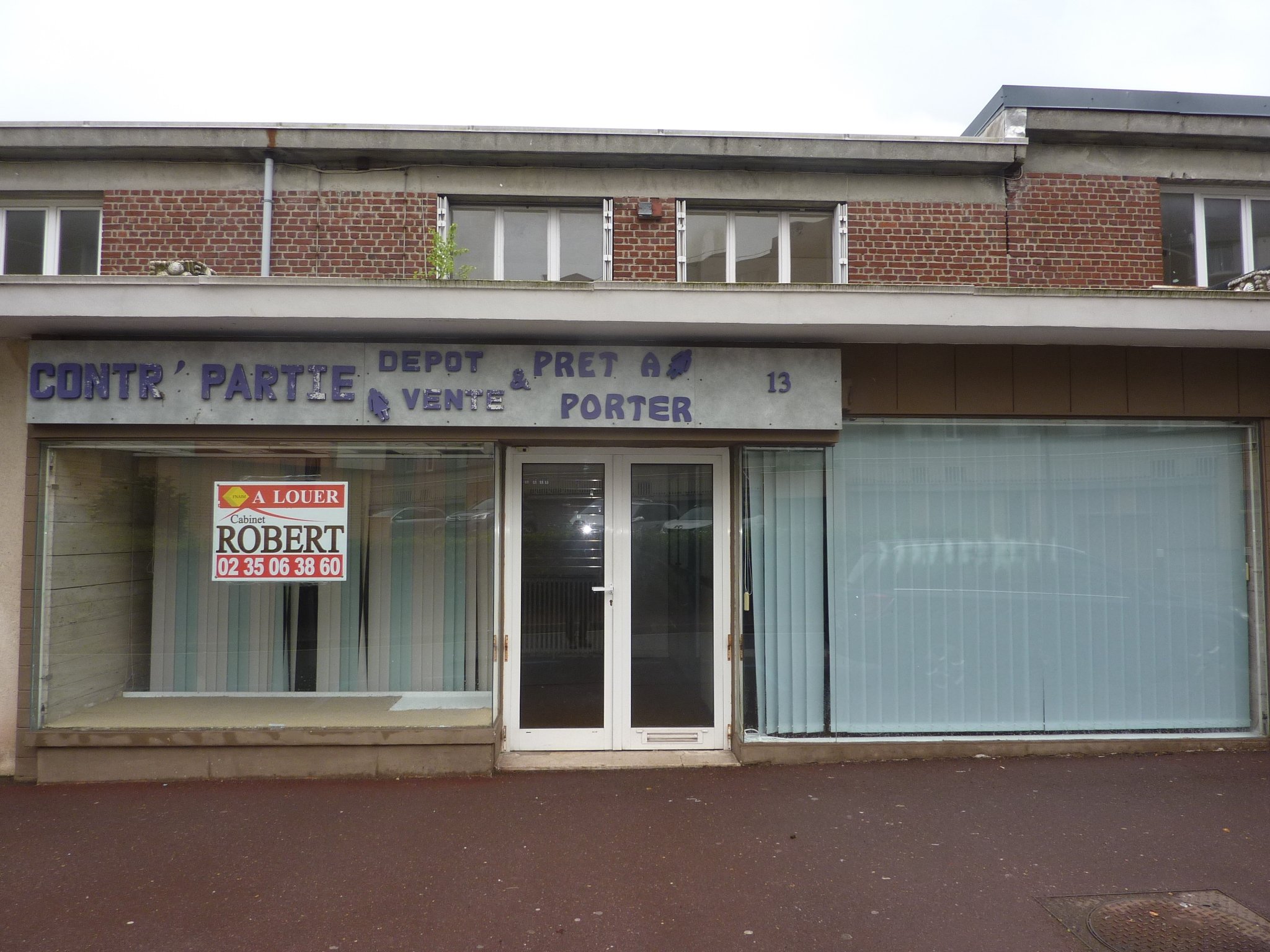 LOCAL COMMERCIAL JANVAL RUE COMMERCANTE