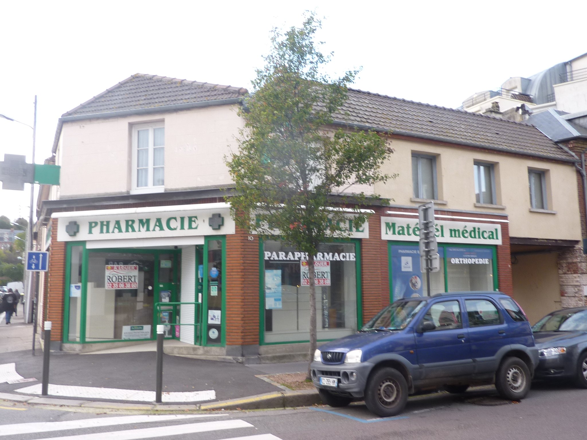 LOCAL COMMERCIAL D'ENVIRON 166 M2 EN ANGLE DE RUE