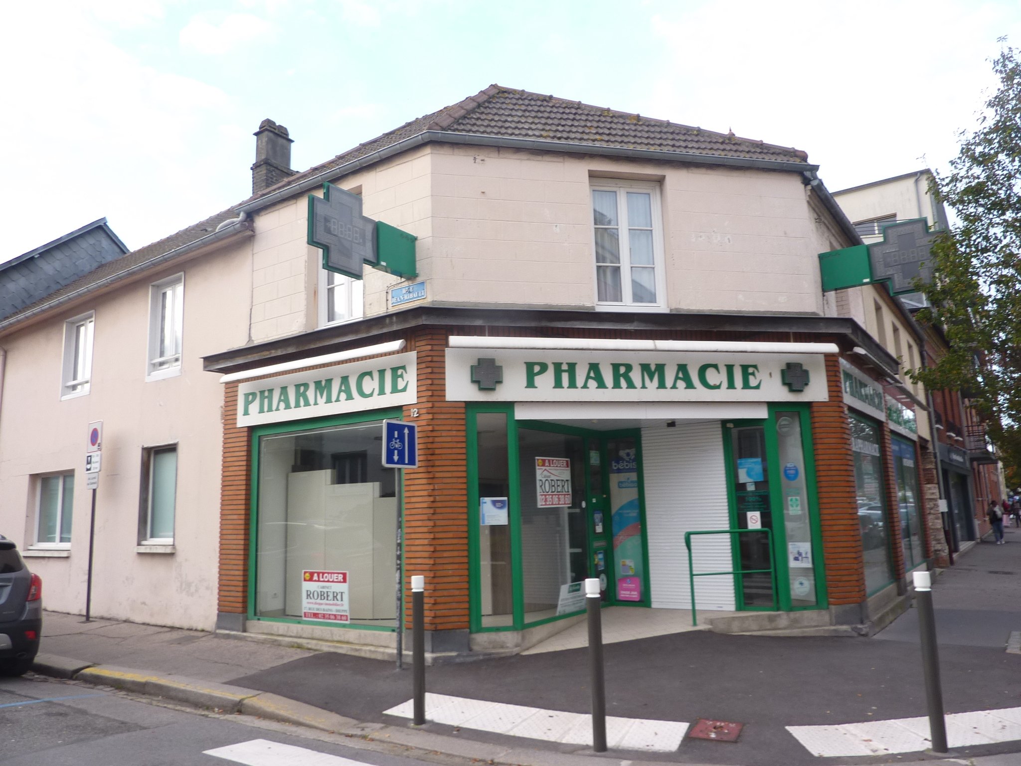 LOCAL COMMERCIAL D'ENVIRON 166 M2 EN ANGLE DE RUE