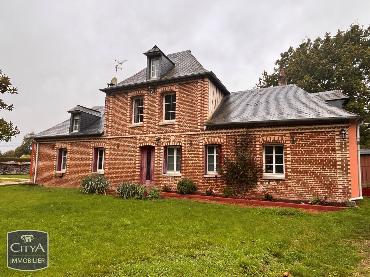 Maison avec terrain • 8 pièces • 5 chambres • 134.7m² • Heugleville-sur-Scie Heugleville-sur-Scie